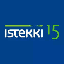 Istekki 15 logo. Istekin logo valkovihreä ja numero 15 vihreä. Logon tausta on tummansininen.